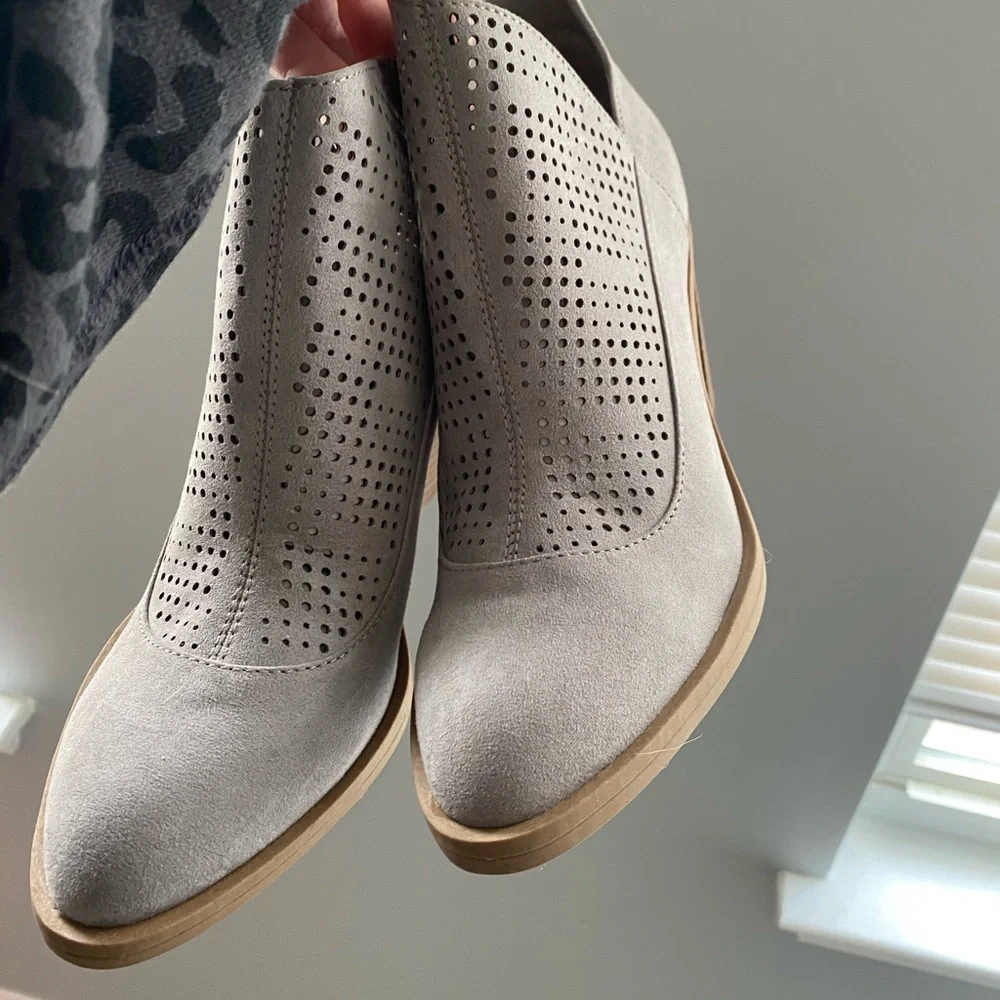 NWT Dolce Vita Gray booties - Picture 6 of 6
